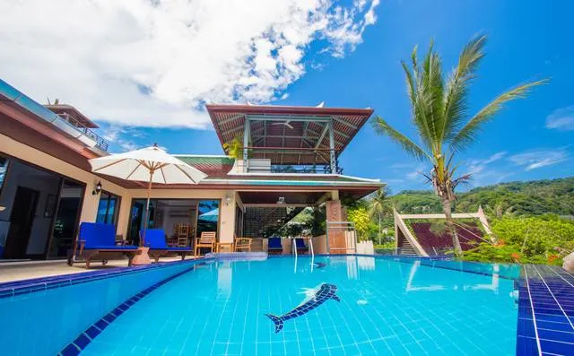 Infinity swimming pool with open sky views